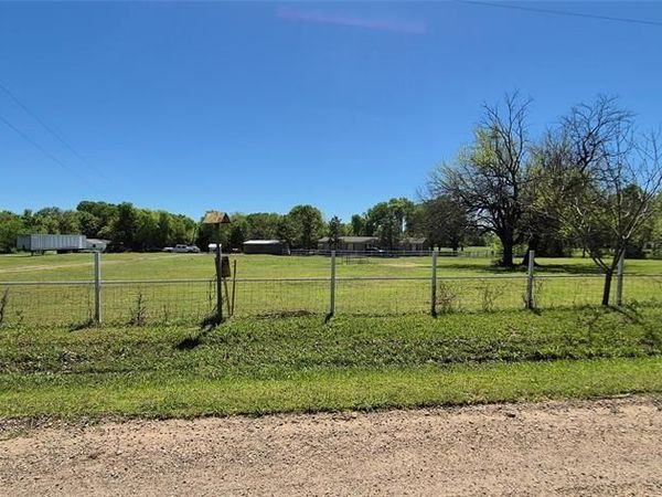1199 County Road 1245 , Savoy, TX 75479