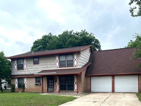 136 Valley Oak Dr, Schertz, TX 78154