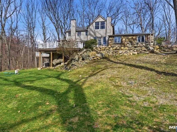 109 Taylortown Road, Montville Township, NJ 07005