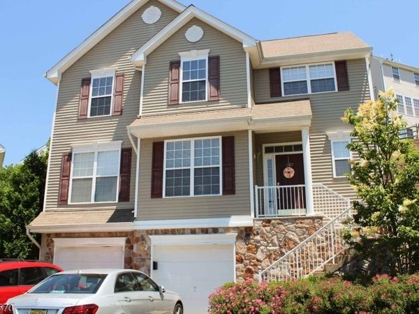 282 Winding Hill Dr, Mount Olive, NJ 07840