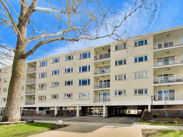 1535 Forest Avenue, Unit 402, River Forest, IL 60305