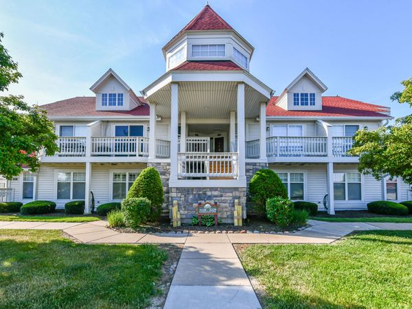 2237 Landings Ln, Delavan, WI 53115