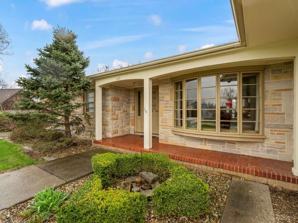 1121 Monroe Drive, Newton, IA 50208