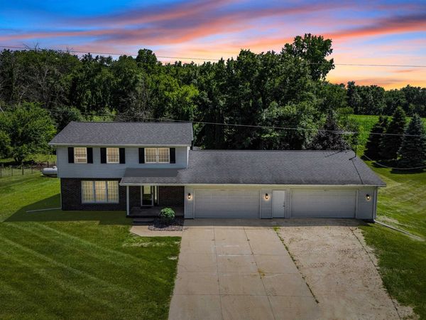 30020 Prier Road, Dyersville, IA 52040
