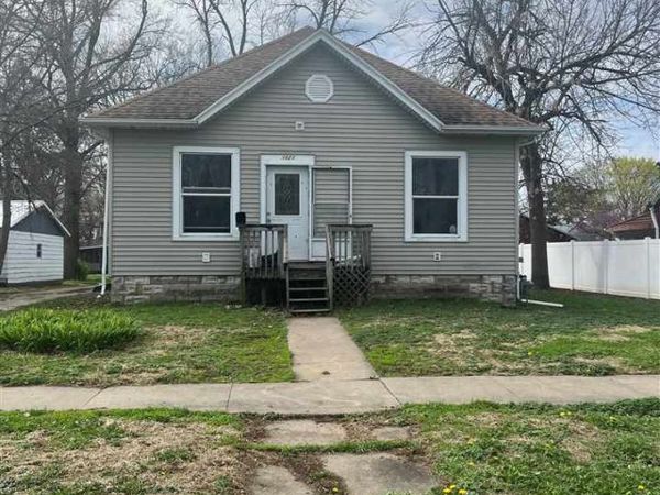 1021 E Main, Washington, IA 52353