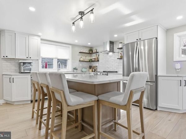 879 BRIDGETOWN PIKE, LANGHORNE, PA 19053