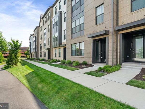 14350 YESLER AVENUE, Unit 4, CHANTILLY, VA 20151