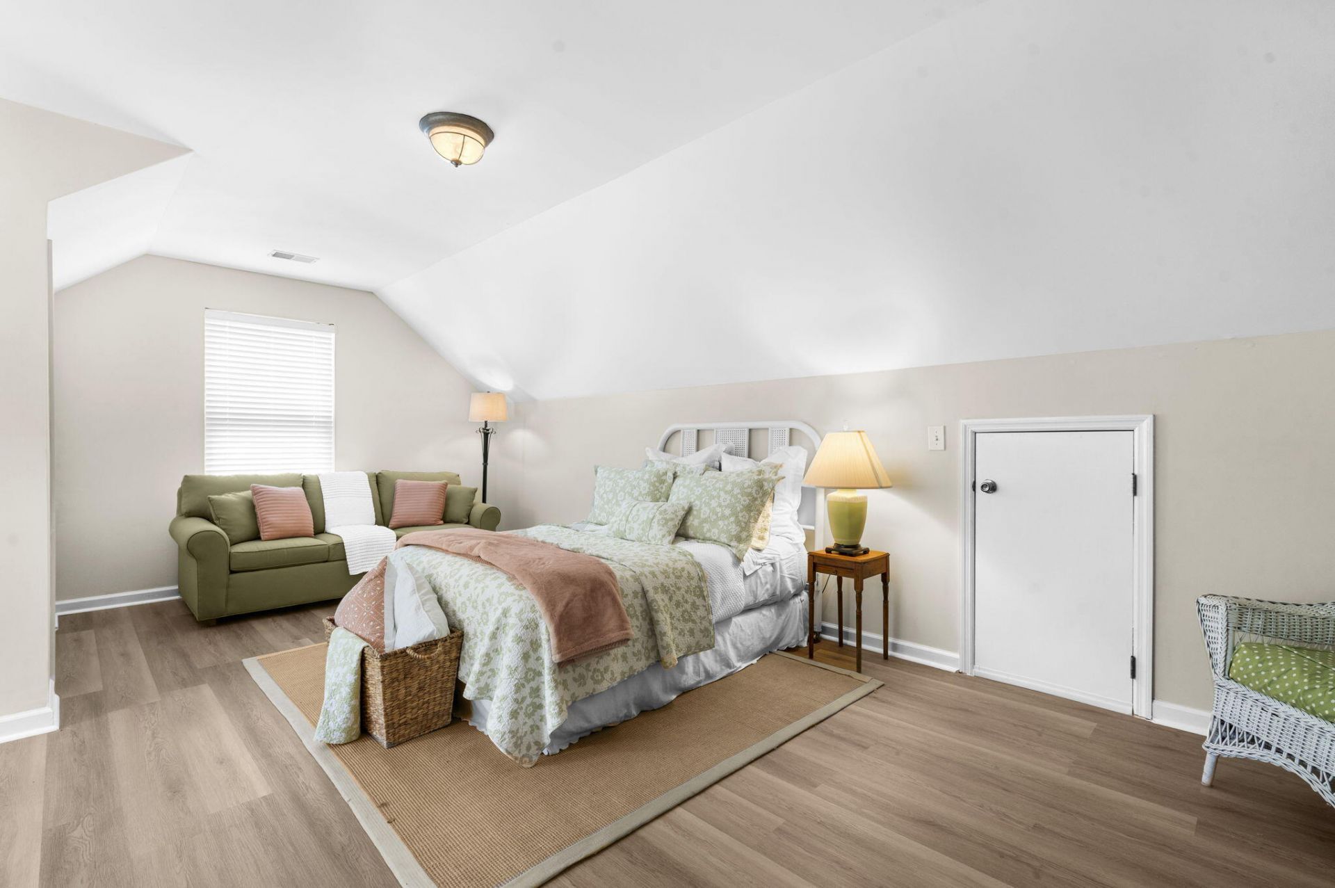 182 Cartright Street Photo 8