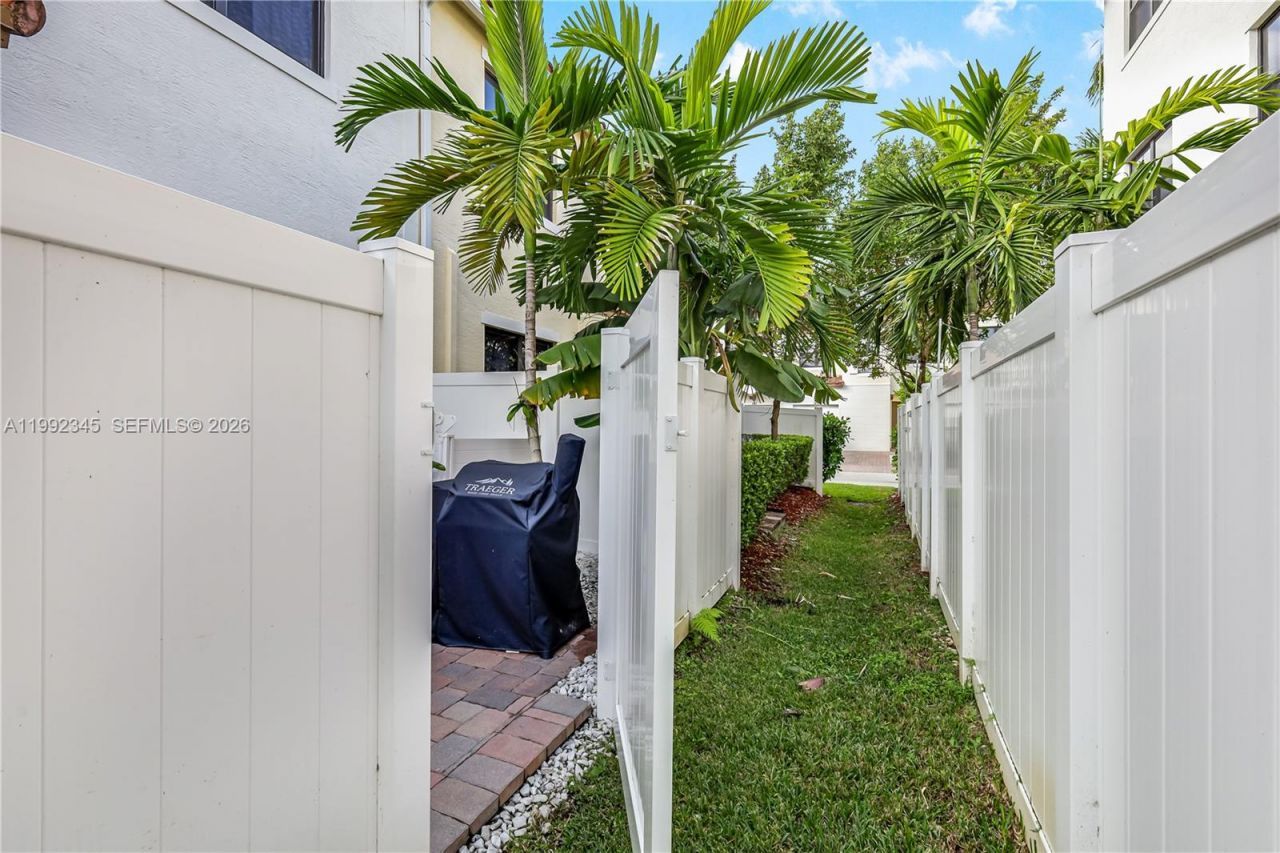 20921 NW 1st Ct, Pembroke Pines, FL 33029 Photo