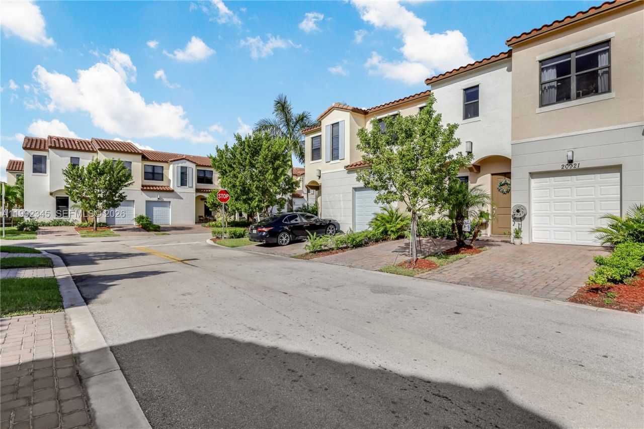 20921 NW 1st Ct, Pembroke Pines, FL 33029 Photo