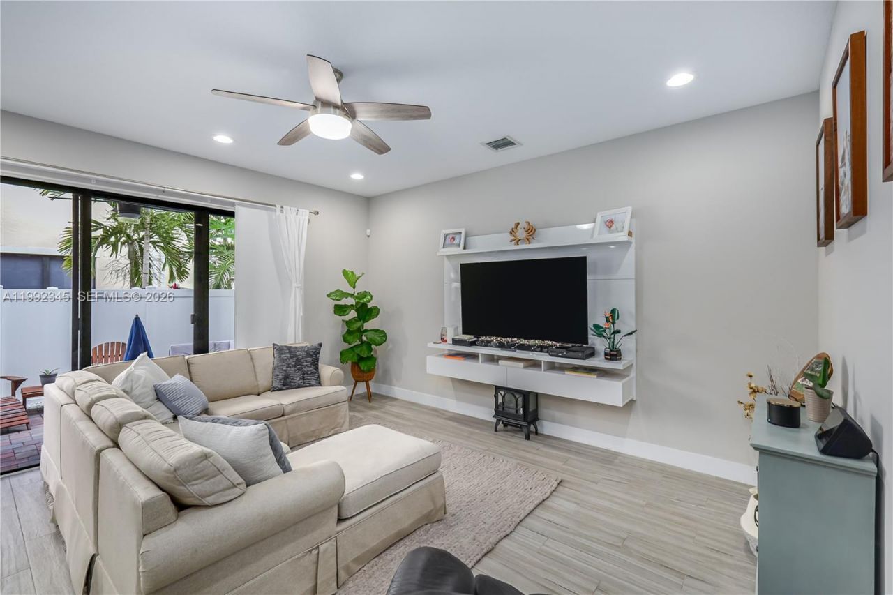 20921 NW 1st Ct, Pembroke Pines, FL 33029 Photo