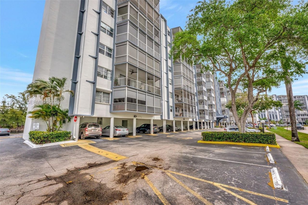 300 Diplomat Pkwy, Unit 606, Hallandale Beach, FL 33009 Photo
