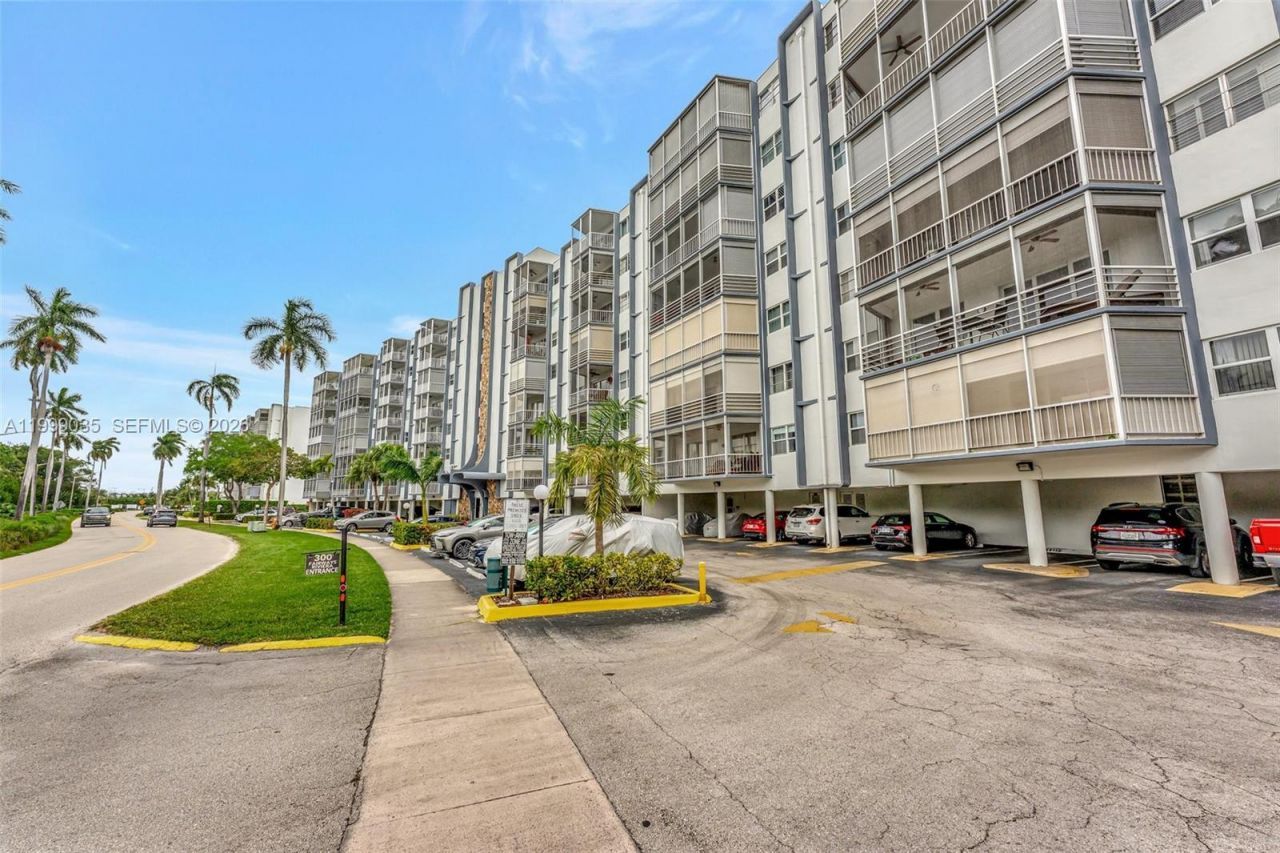 300 Diplomat Pkwy, Unit 606, Hallandale Beach, FL 33009 Photo