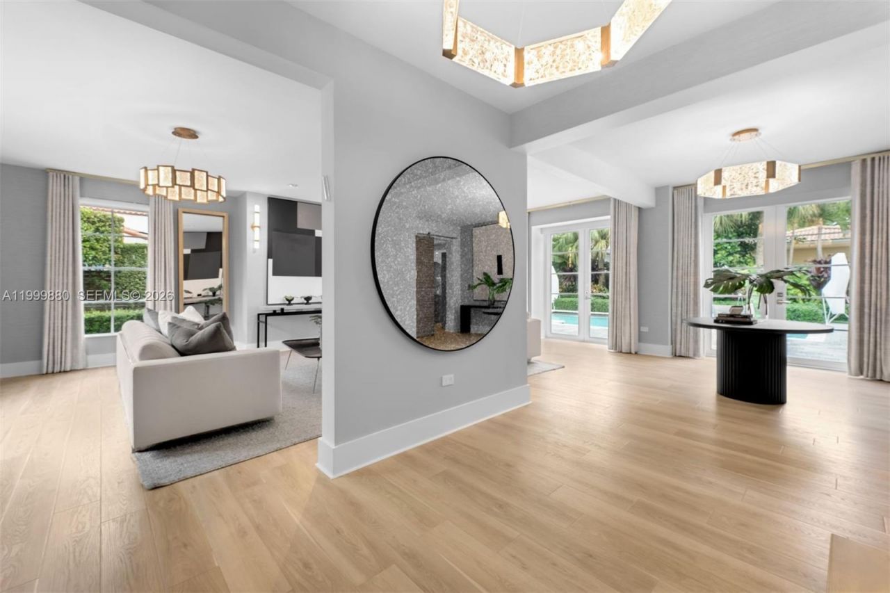 2887 Pine Tree Dr, Miami Beach, FL 33140 Photo