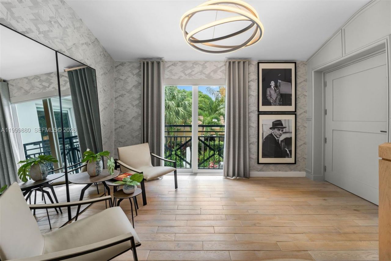 2887 Pine Tree Dr, Miami Beach, FL 33140 Photo