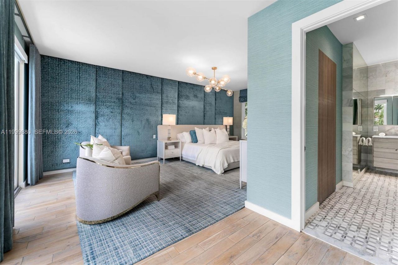 2887 Pine Tree Dr, Miami Beach, FL 33140 Photo