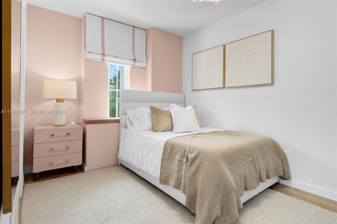 2887 Pine Tree Dr, Miami Beach, FL 33140 Photo