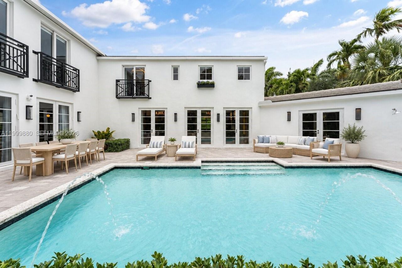 2887 Pine Tree Dr, Miami Beach, FL 33140 Photo
