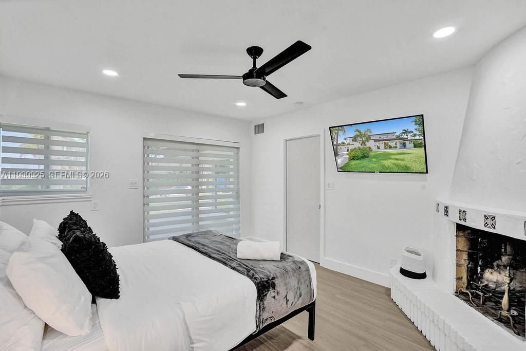 911 N Northlake Dr, Hollywood, FL 33019 Photo