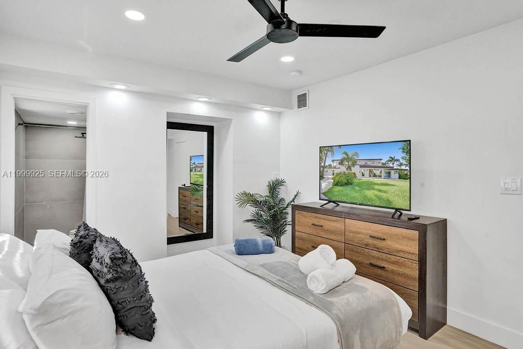 911 N Northlake Dr, Hollywood, FL 33019 Photo