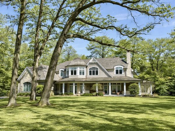 1300 ABINGTON CAMBS Drive, Lake Forest, IL 60045