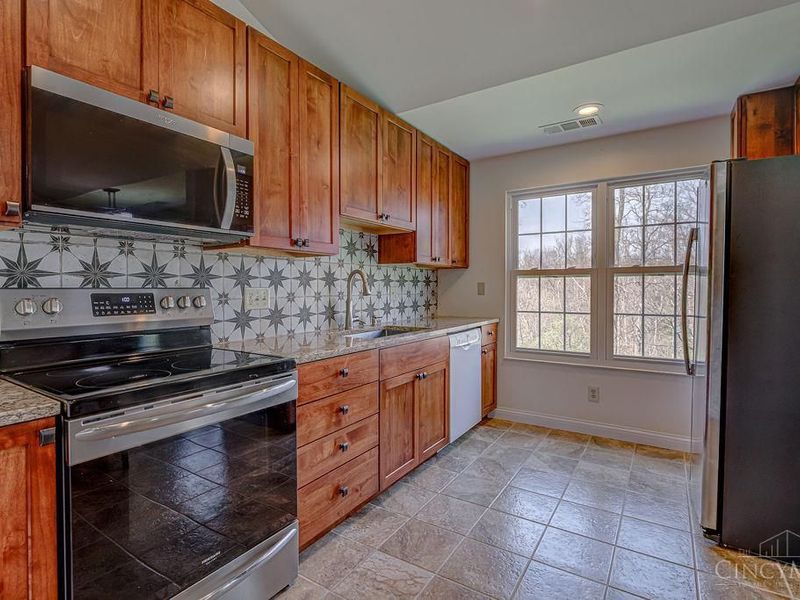 6338 Eagles Lake Drive, Green Township, OH 45248 Photo 12