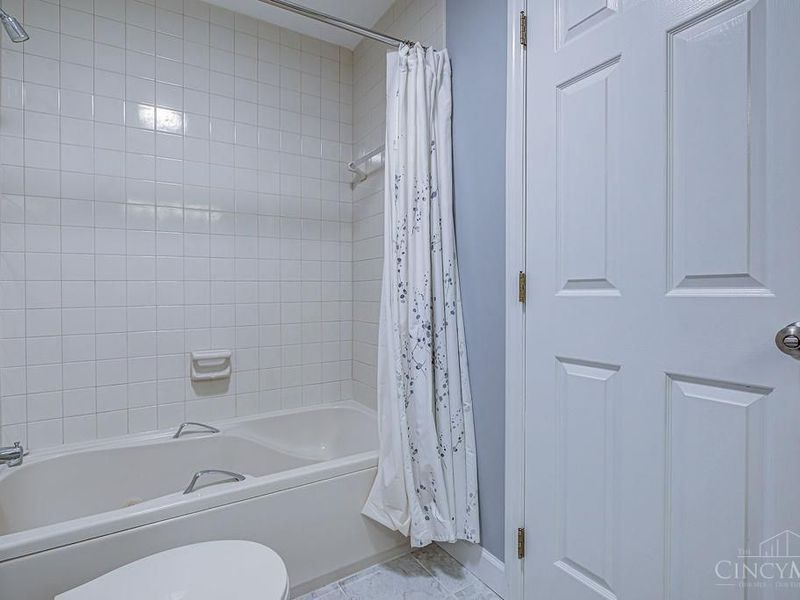 6338 Eagles Lake Drive, Green Township, OH 45248 Photo 23