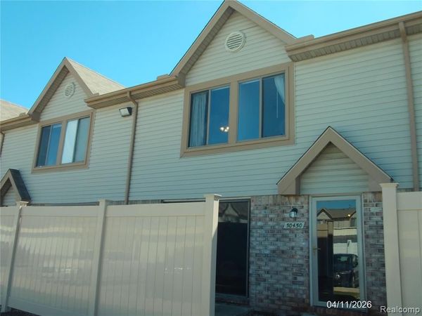 50450 Bay Run N, Chesterfield Twp, MI 48047