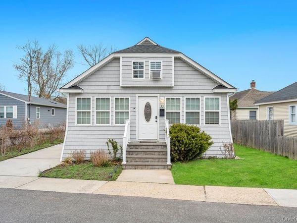 33 Center Avenue , Bay Shore, NY 11706