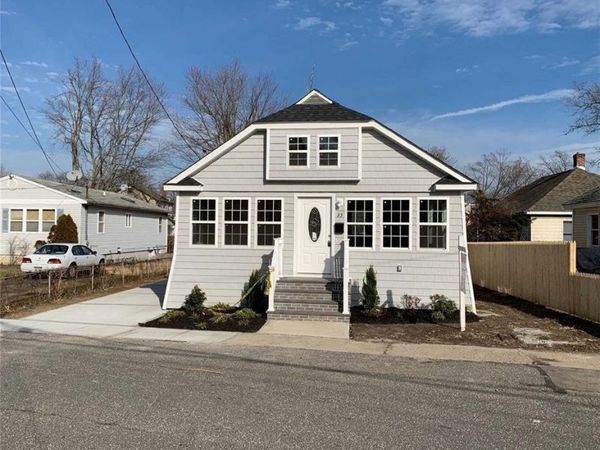 33 Center Avenue , Bay Shore, NY 11706