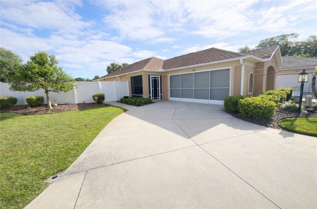 437 Jarquin Way, The Villages, FL 32162 Main Photo