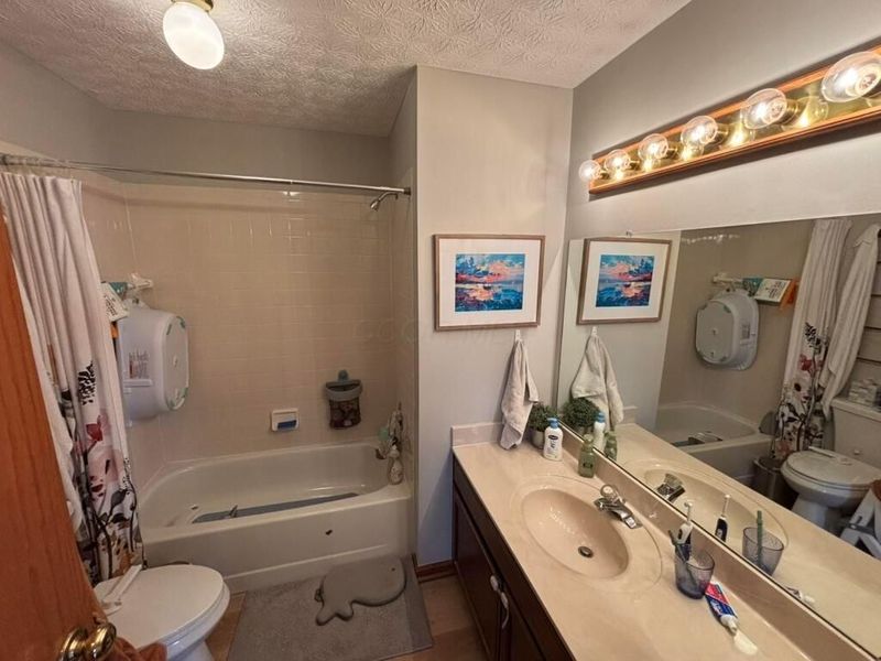 615 Ozem Gardner Way , Westerville, OH 43081 Photo 17