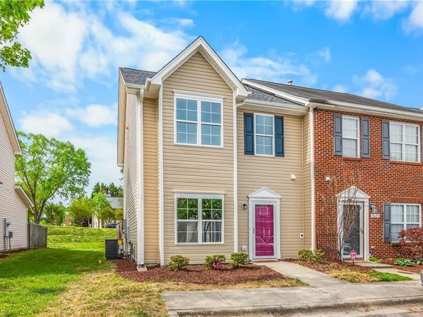 1633 Olivers Crossing Circle , Winston-Salem, NC 27127