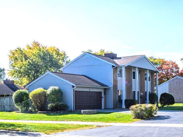 380 Ventura Club Drive , Roselle, IL 60172