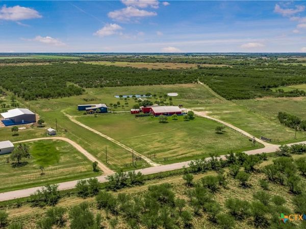 2683 Old Hwy Rd , Inez, TX 77968