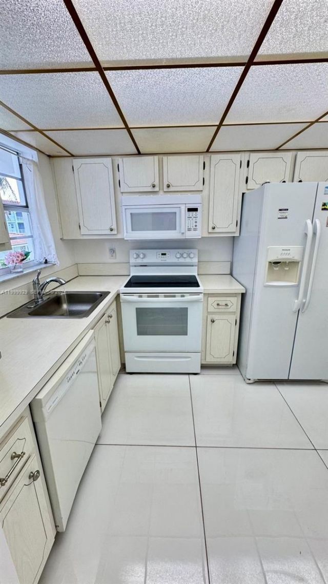 581 Blue Heron Drive, Unit 221-B, Hallandale Beach, FL 33009 Photo