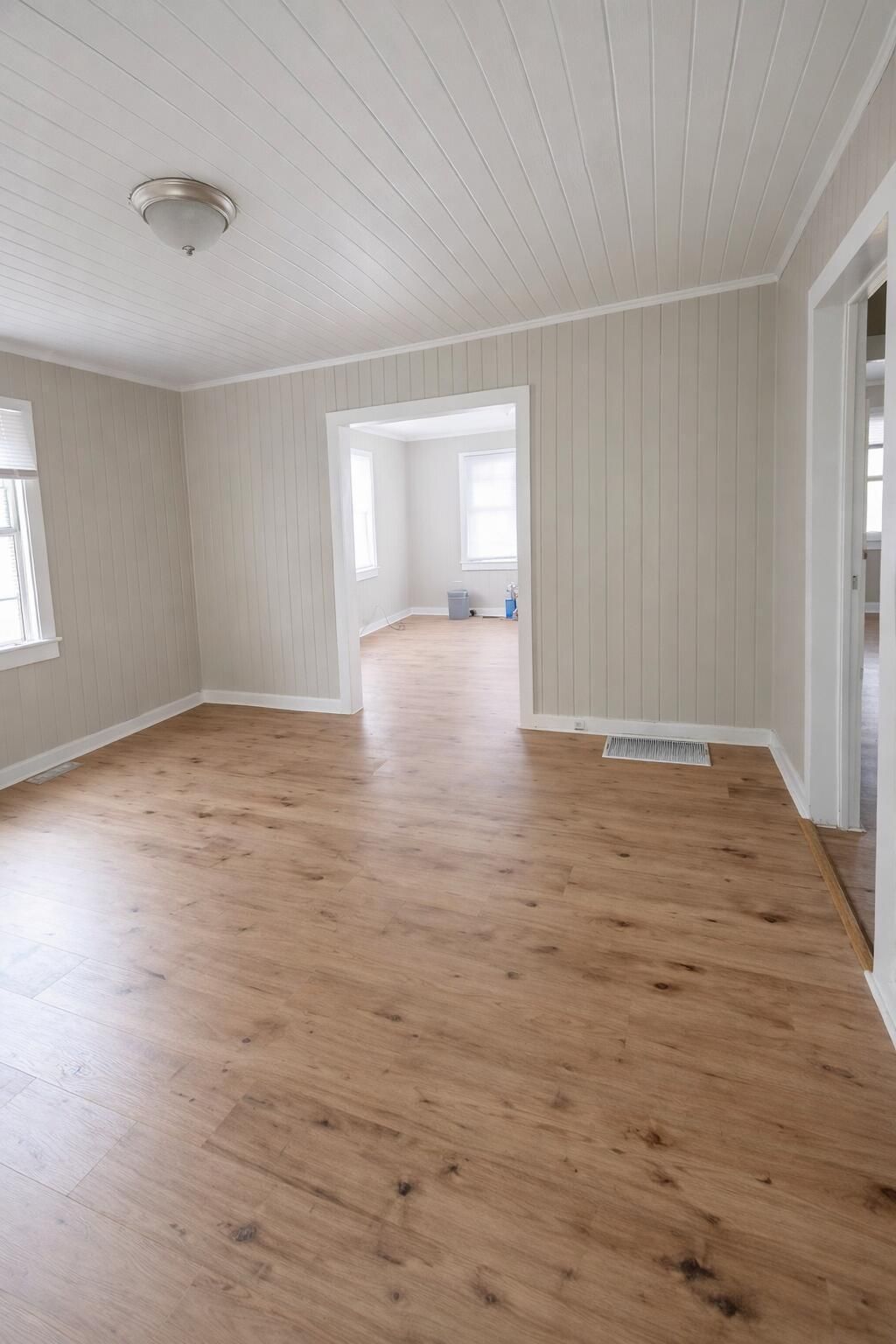 103 Holly St E Photo 4