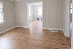 103 Holly St E photo 4