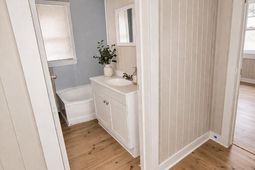 103 Holly St E photo 4