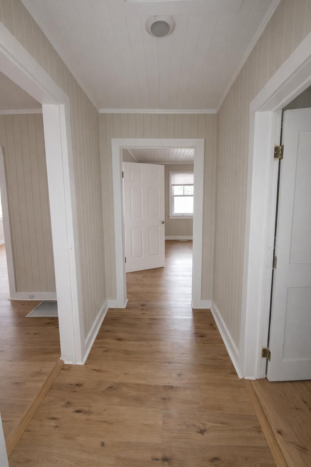 103 Holly St E Photo 6