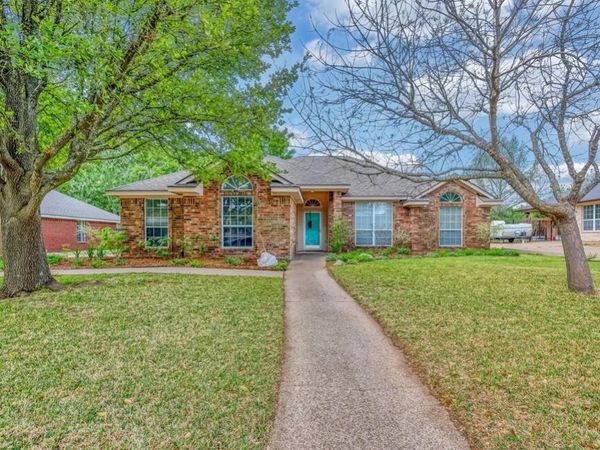 1060 Cheyenne Trail, Hewitt, TX 76643