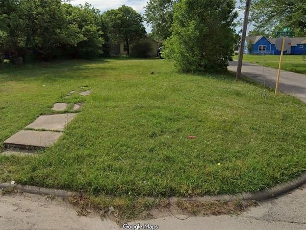 403 W Lampasas Street , Ennis, TX 75119