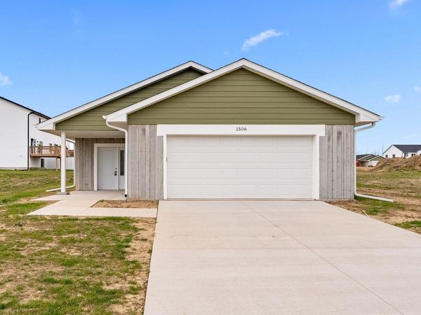 1506 REDWOOD, Muscatine, IA 52761