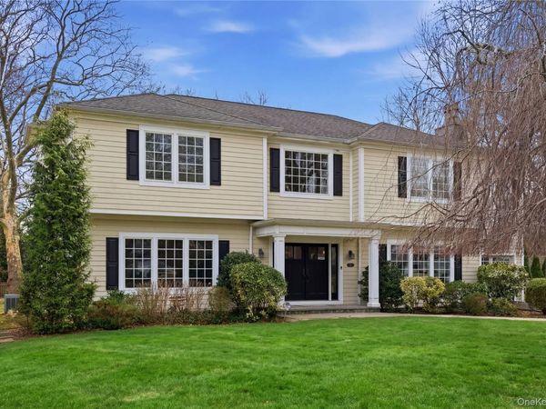 32 Highfield Lane, East Hills, NY 11577