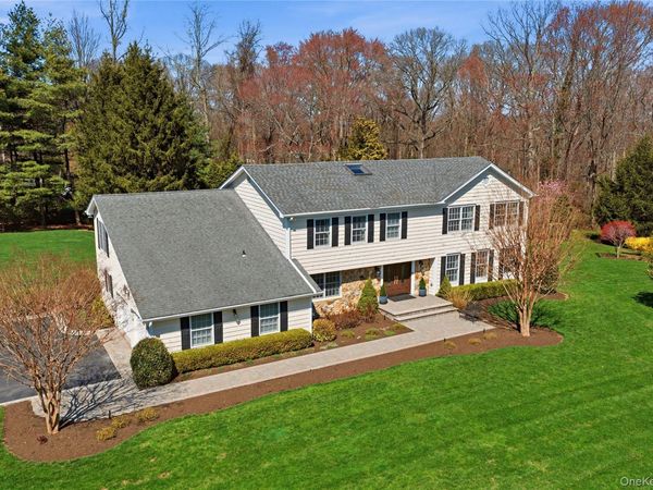 2 Cedarwood Court, Laurel Hollow, NY 11791
