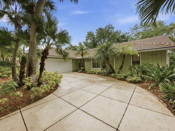18546 Lake Bend Drive, Jupiter, FL 33458