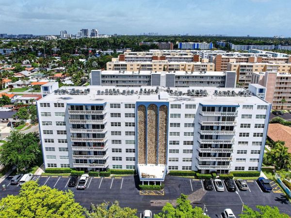 400 NE 12th Avenue, Unit 405, Hallandale Beach, FL 33009