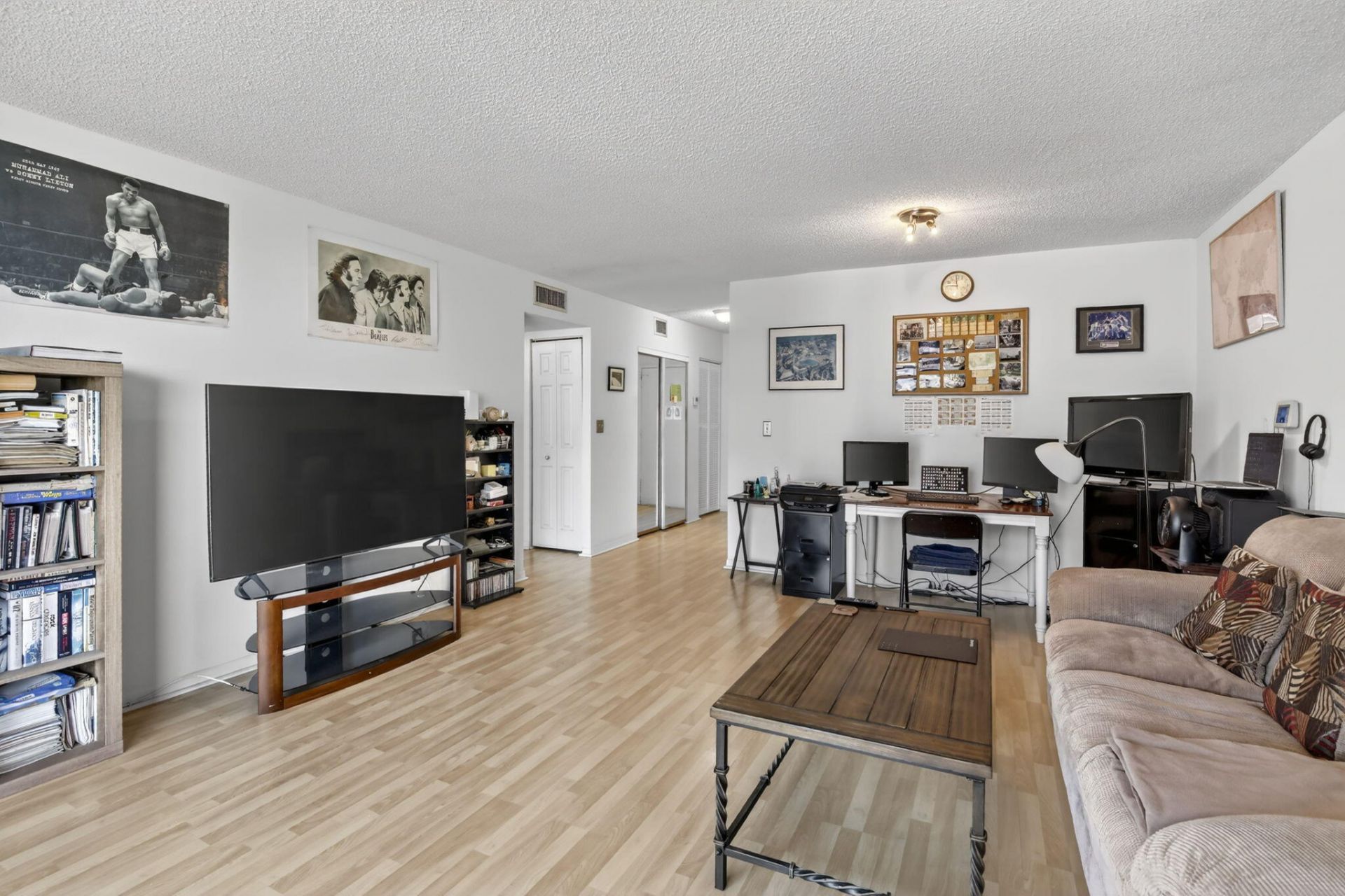 400 NE 12th Avenue, Unit 405, Hallandale Beach, FL 33009 Photo