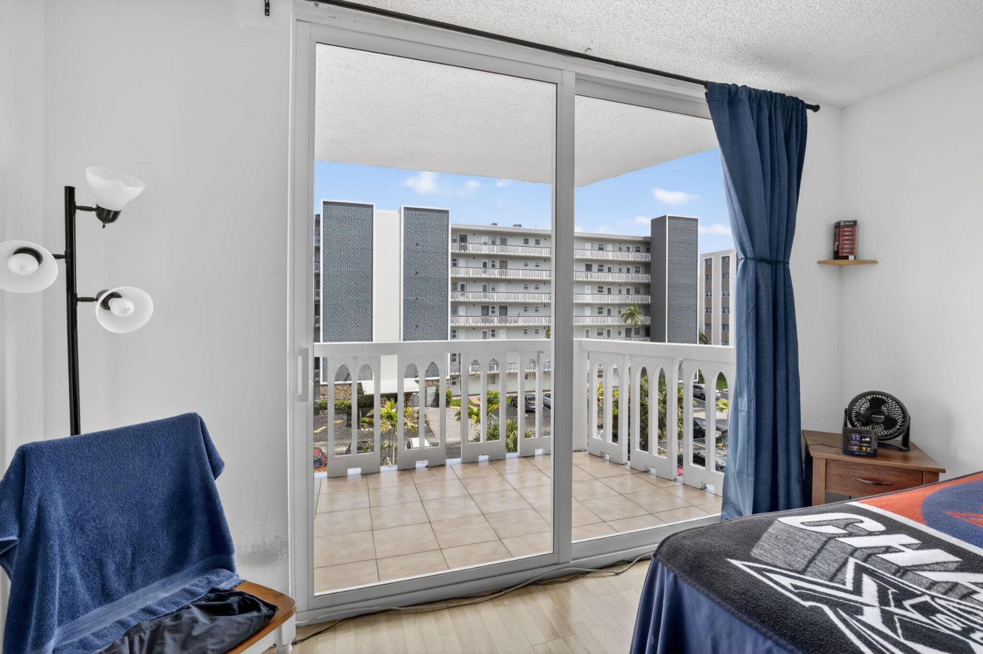 400 NE 12th Avenue, Unit 405, Hallandale Beach, FL 33009 Photo