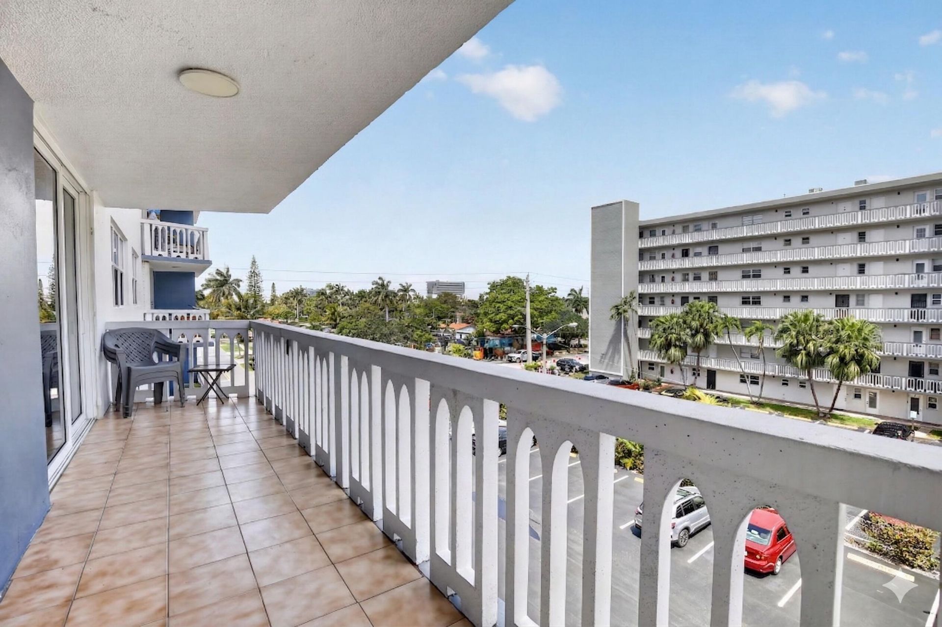 400 NE 12th Avenue, Unit 405, Hallandale Beach, FL 33009 Photo